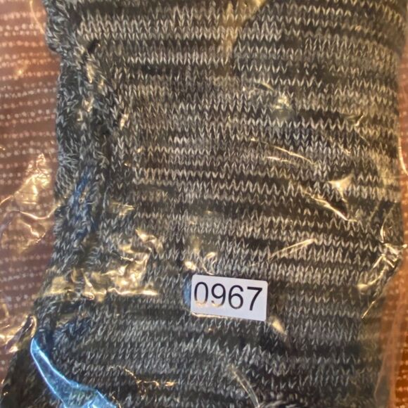 Its Our Time XL Black and White Tweed Knit Vest NWT 0967 - Picture 11 of 11